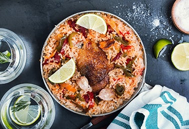 Plato de arroz con pollo, que en la comida brasileña se conoce como galinhada