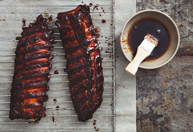 Glasear carnes a la parrilla con salsa teriyaki