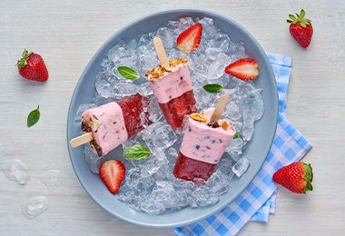 Paletas de hielo cremosas de fresa