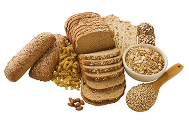 Distintos tipos de panes sin gluten, con cereales y galletas