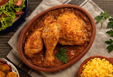 Plato de pollo en salsa, receta fácil y económica para el almuerzo 