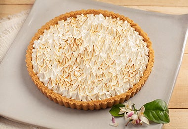 Receta de pie de limón decorada con picos de tipo de merengue