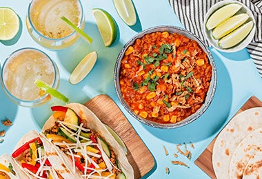 Tacos, guacamole y frijoles refritos, recetas mexicanas que suelen llevar tomate
