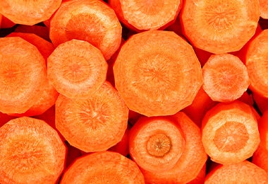 Hay recetas de zanahoria en las que es mejor cortarla en rodajas