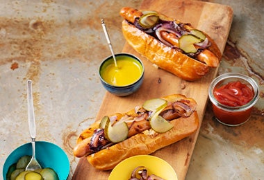 Tres hot dogs para compartir viendo fútbol