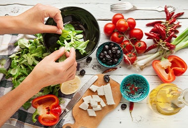 Para conservar las vitaminas y minerales, es mejor cocinar las verduras al vapor