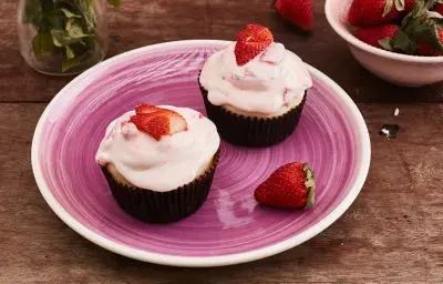 Cupcake de Fresas con Leche Condensada