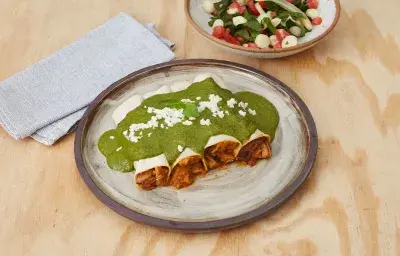 Canelones de asado en salsa verde